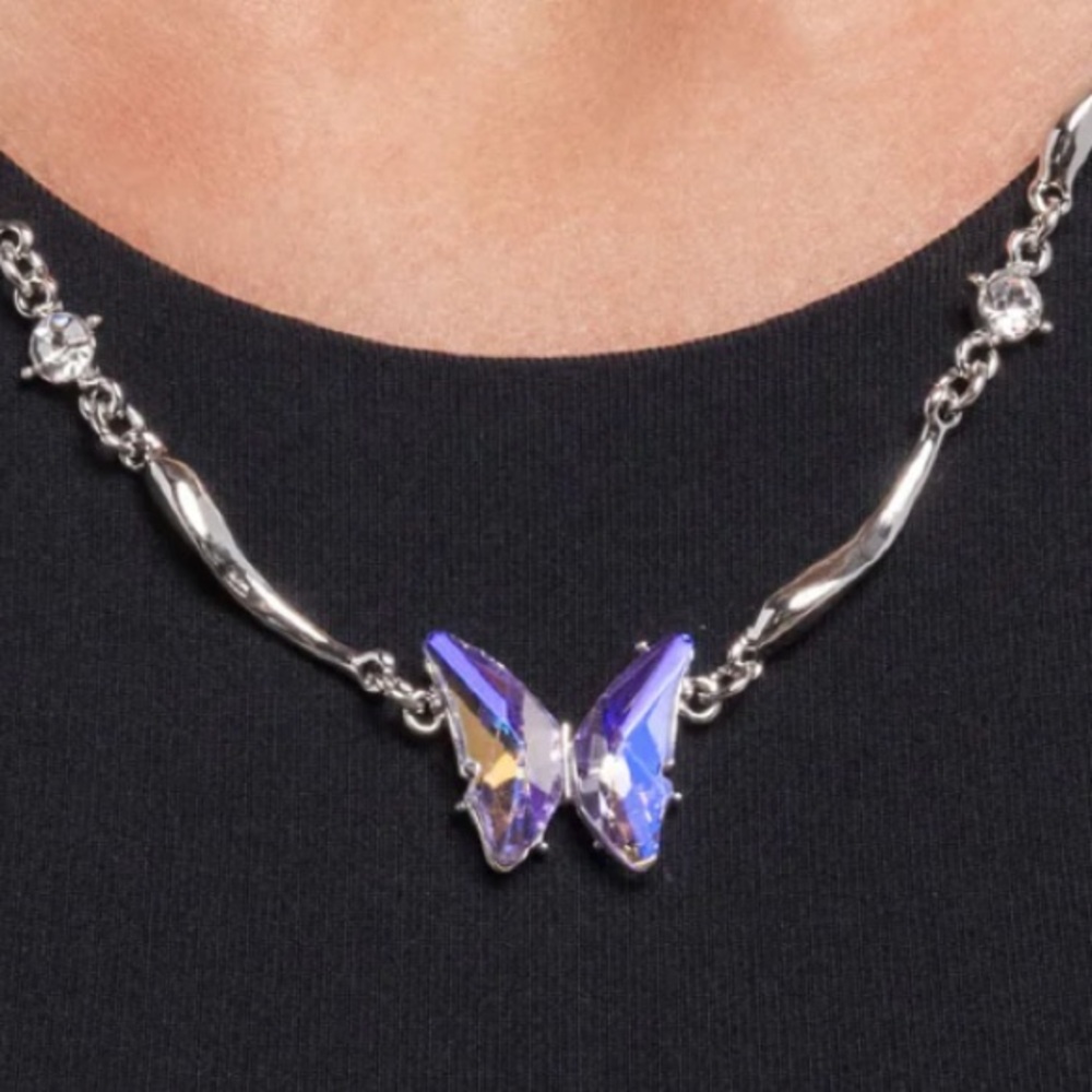 💜🦋💜 “GLIDING GLITZ” PURPLE NECKLACE WITH FREE EARRINGS- PAPARAZZI❗️ 💜🦋💜 - Picture 3 of 7